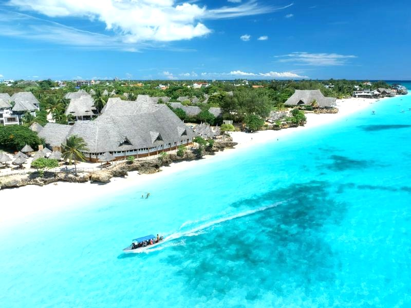 Ile trwa lot na Zanzibar? Czas podróży, przesiadki i praktyczne porady Kajetana