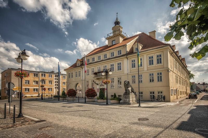 Jak dotrzeć do Olsztynka? Trasy, czas podróży i parkingi